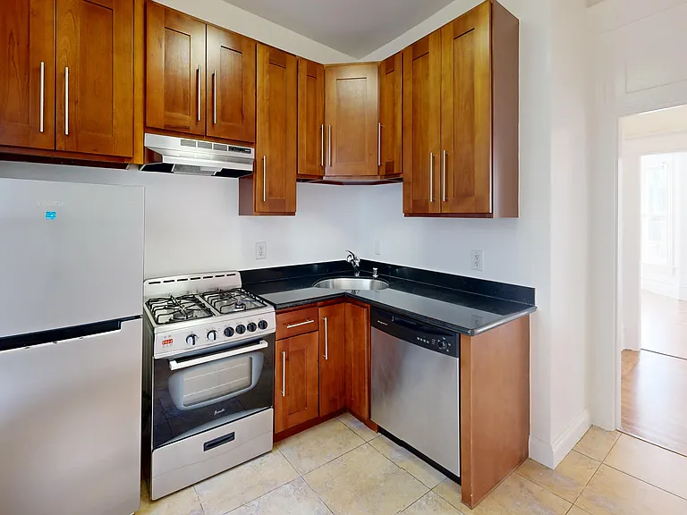 1301 Leavenworth Street — Photo 2