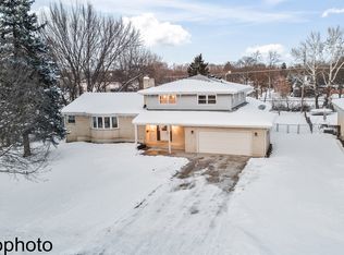 1414 W Vine St, Arlington Heights, IL 60005