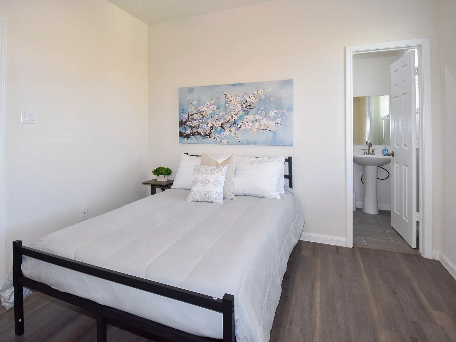 4 bed, 7.0 bath, 1770 sqft, $858 — Photo 4