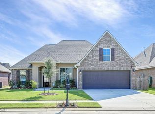 215 Marston House Dr, Youngsville, LA 70592