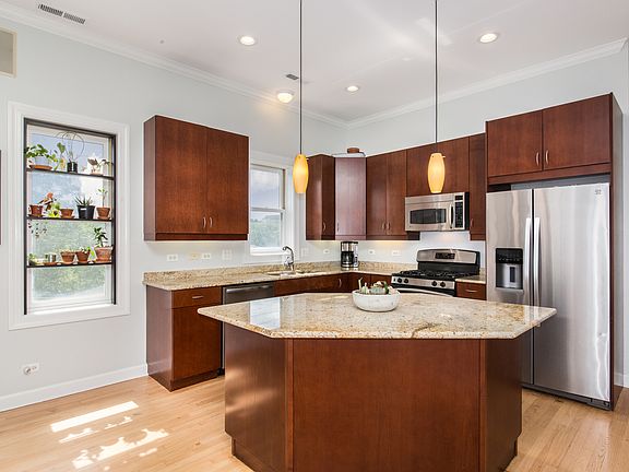 5th image of 1620 N Mozart St #3S