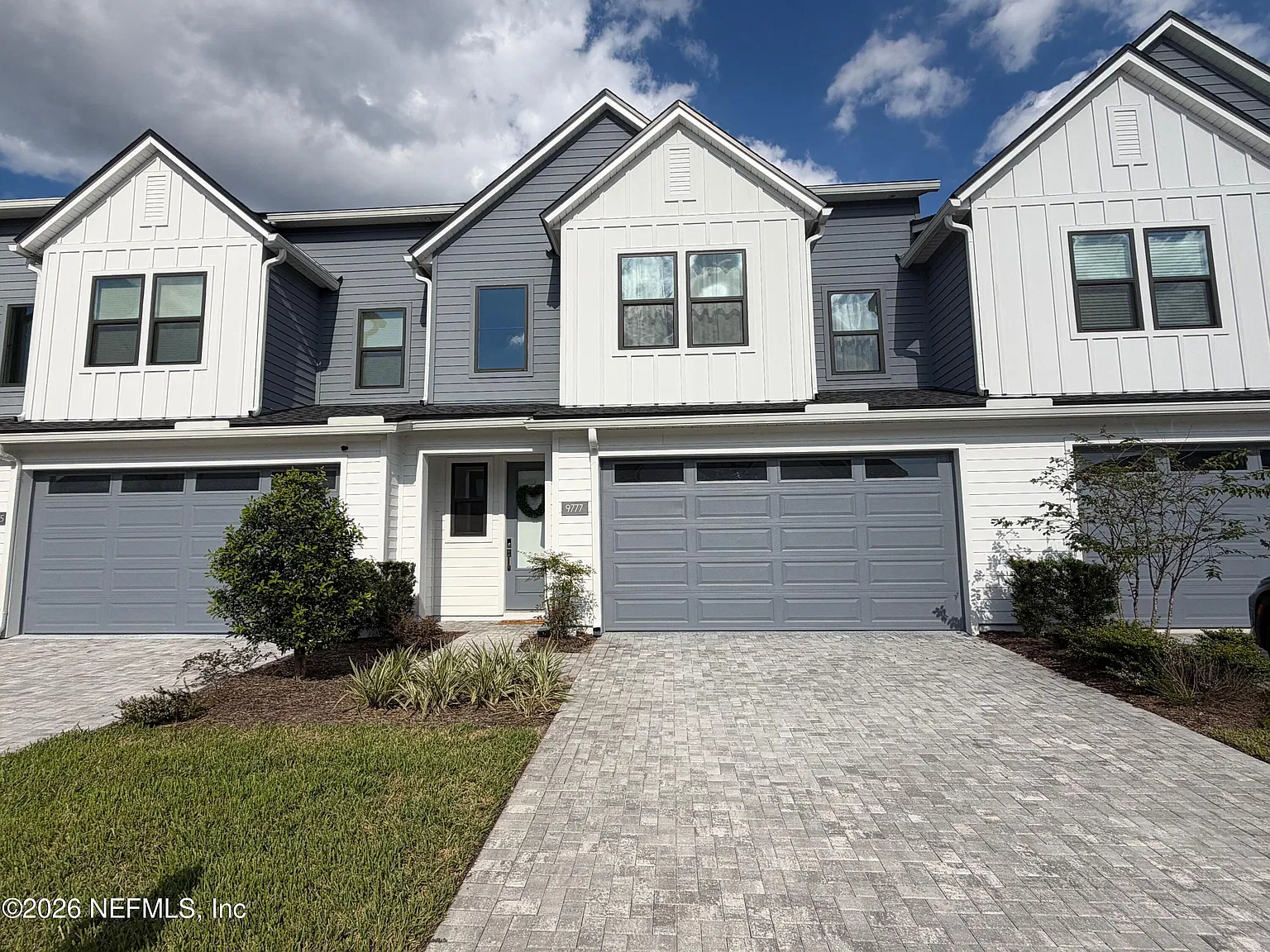 3 bed, 2.5 bath, 2018 sqft, $3,145 — Photo 2
