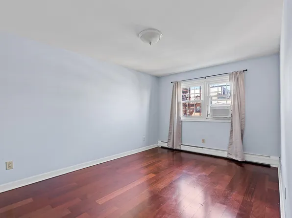 407 Manila Avenue image 3 of 17