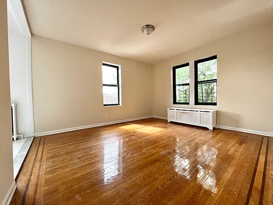 Rented by R New York | media 9