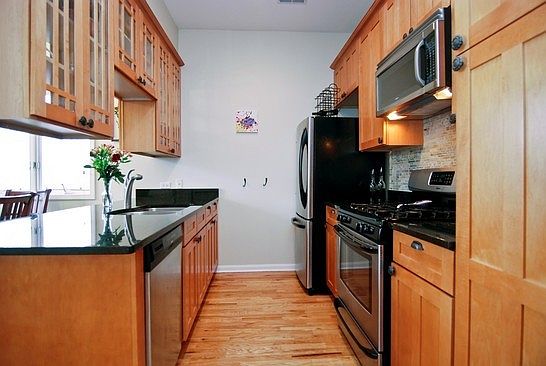 2nd image of 1433 W Belle Plaine Ave APT 3E