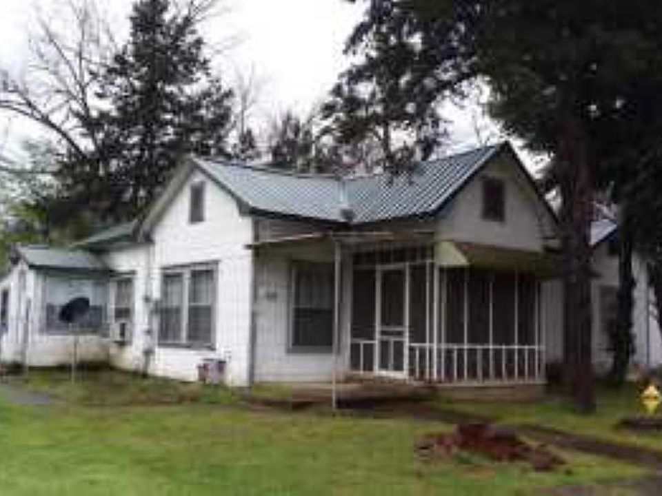 1st image of 208 E J St