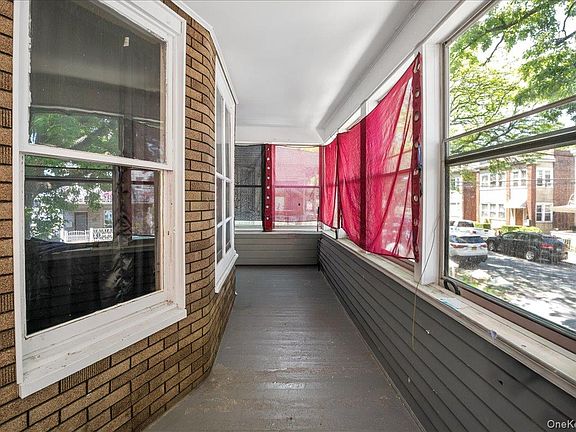 3rd image of 4384 Carpenter Avenue