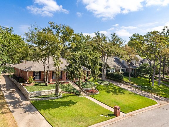 3rd image of 1819 Waterwood Dr