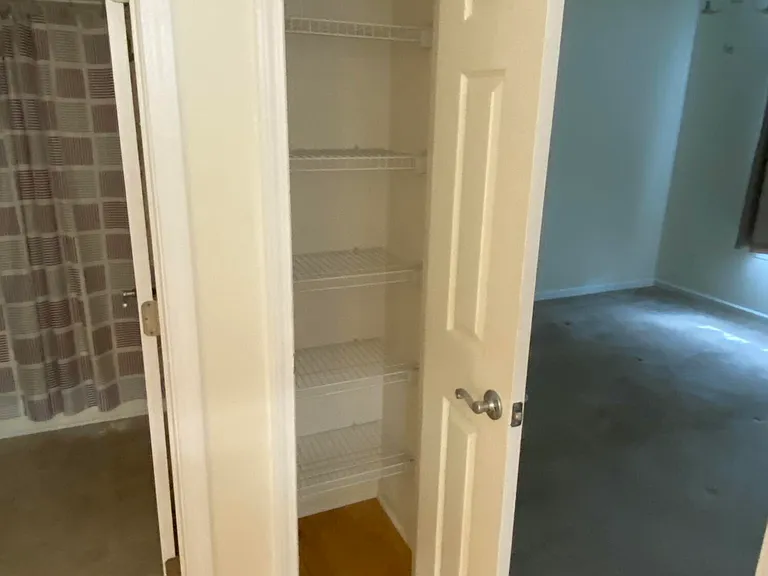 1041 Bridgeport Way — Photo 2