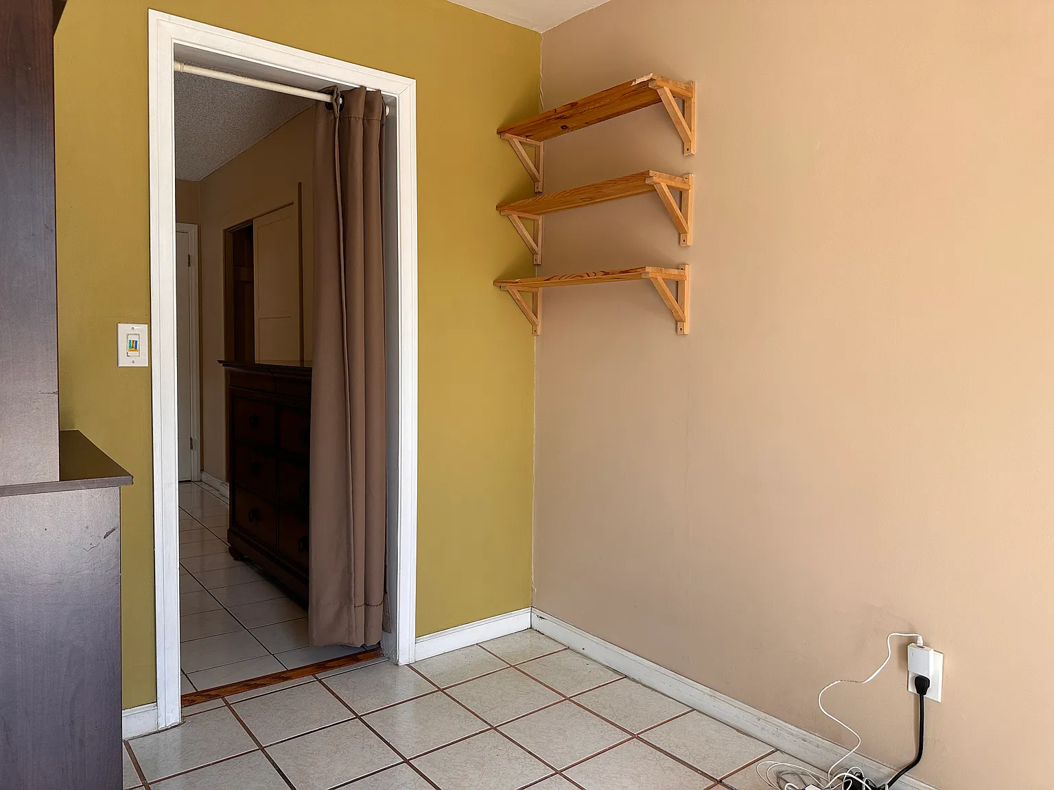 1 bed, 1000 sqft, $1,300 — Photo 3