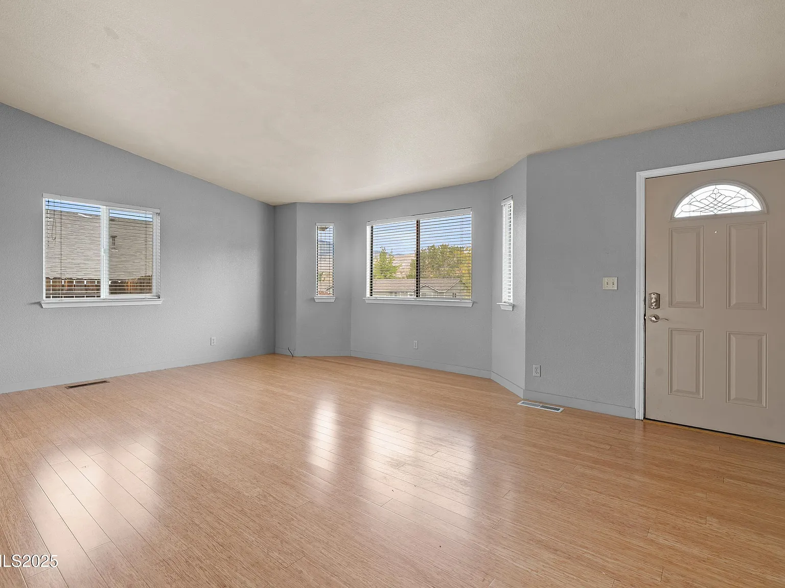 3 bed, 1220 sqft, $2,295 — Photo 3