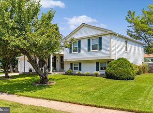 2913 Ashdown Forest Dr, Herndon, VA 20171