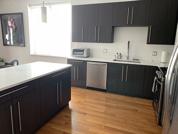 2nd image of 3201 W Wabansia Ave Unit 3E