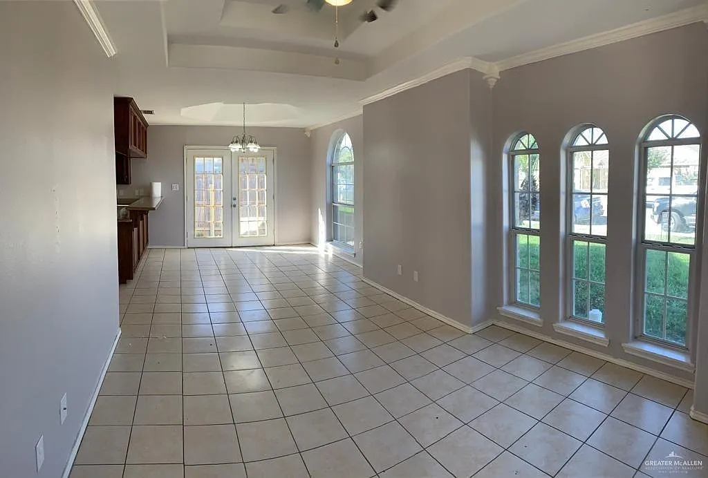 3 bed, 3.0 bath, 1165 sqft, $895 — Photo 2