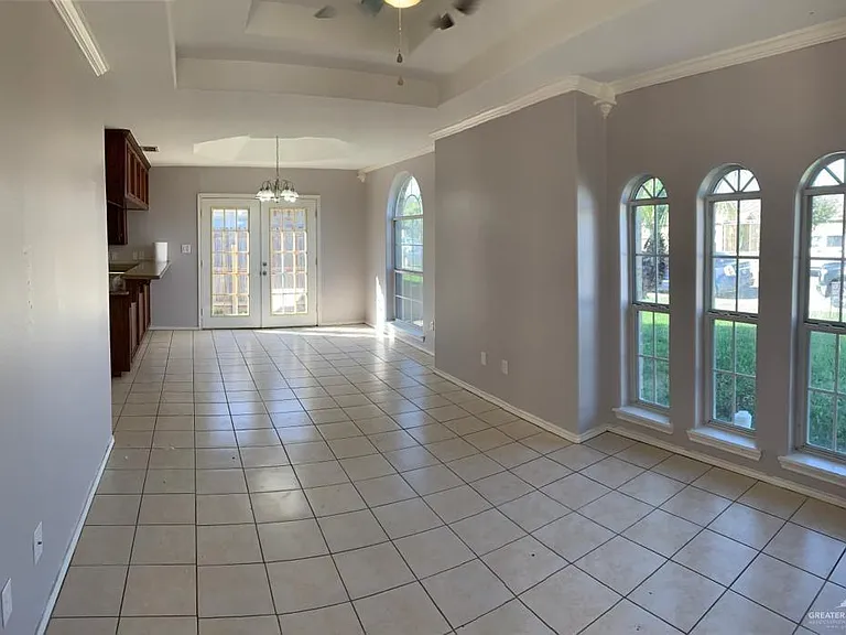 3708 W Sarah Evans — Photo 1