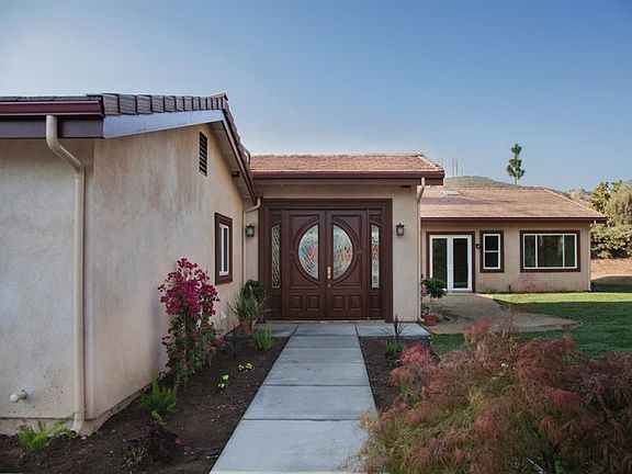 5th image of 2400 Yucca Dr