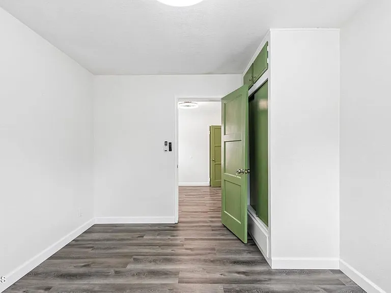 5616 N Gladys Ave — Photo 23