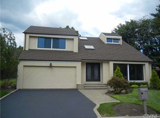 6 Radcliffe Ct, Syosset, NY 11791