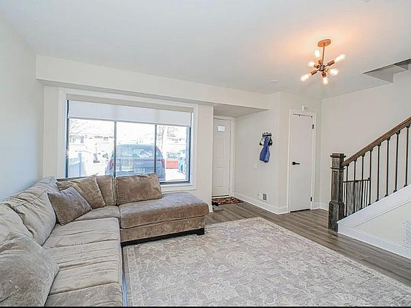 5th image of 182 Arlington Pl