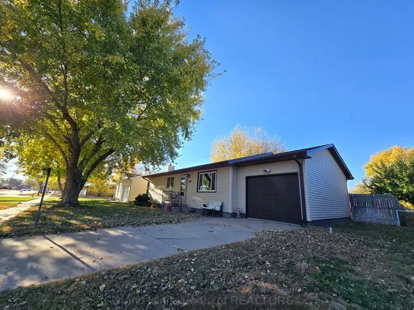 1208 E 5th St, Grand Island, NE 68801