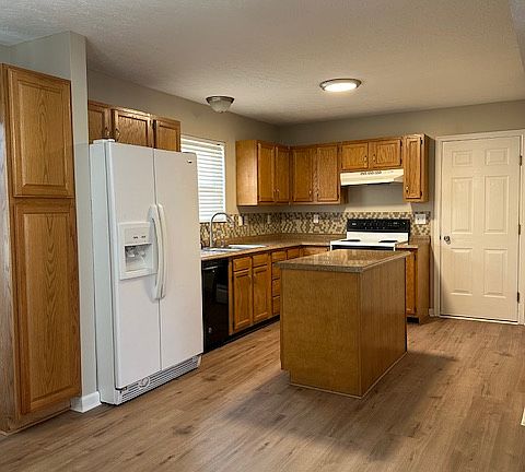 5th image of 4863 Bell Ave