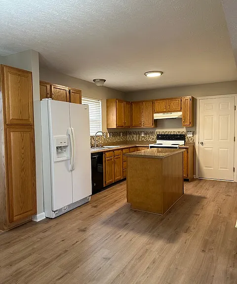 4863 Bell Ave — Photo 5
