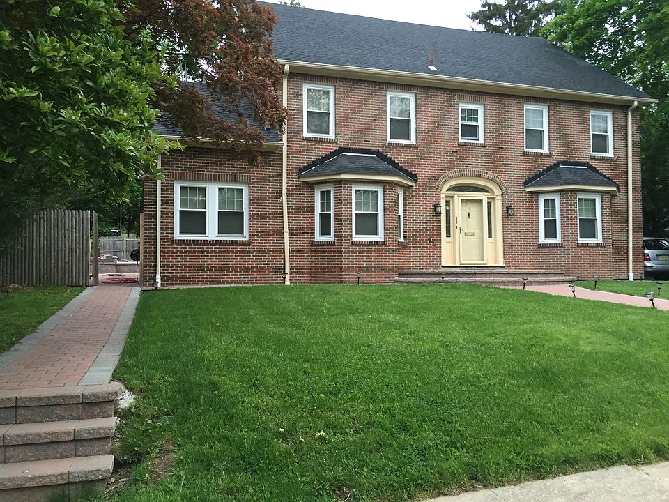 1st image of 11 Highland Pl