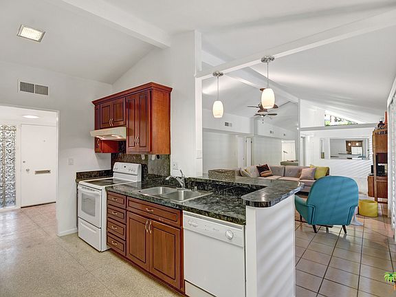 5th image of 185 E Twin Palms Dr