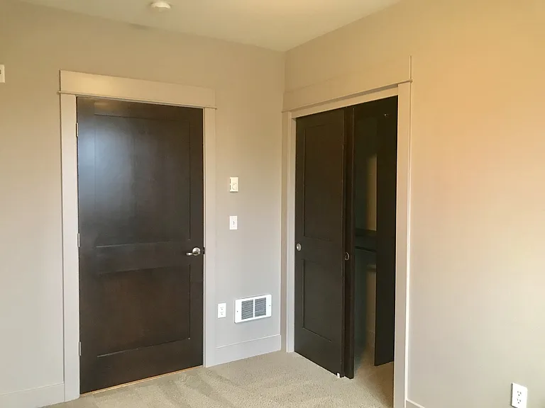 18609 SE Newport Way #101 — Photo 7
