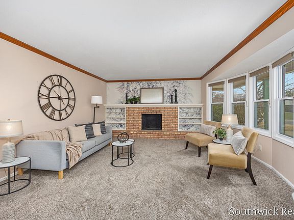 4th image of 2549 Rockhill Dr NE