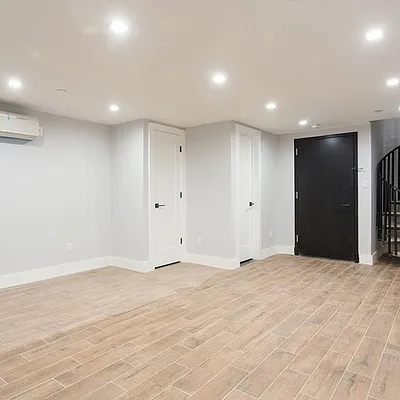 Rented by Nooklyn NYC LLC | media 18