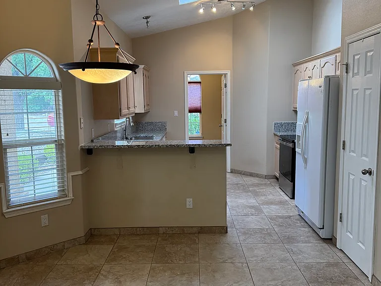 7301 Peregrine Rd NE — Photo 2