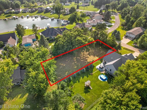 112 Kingsbury Dr, Brooklyn, MI 49230