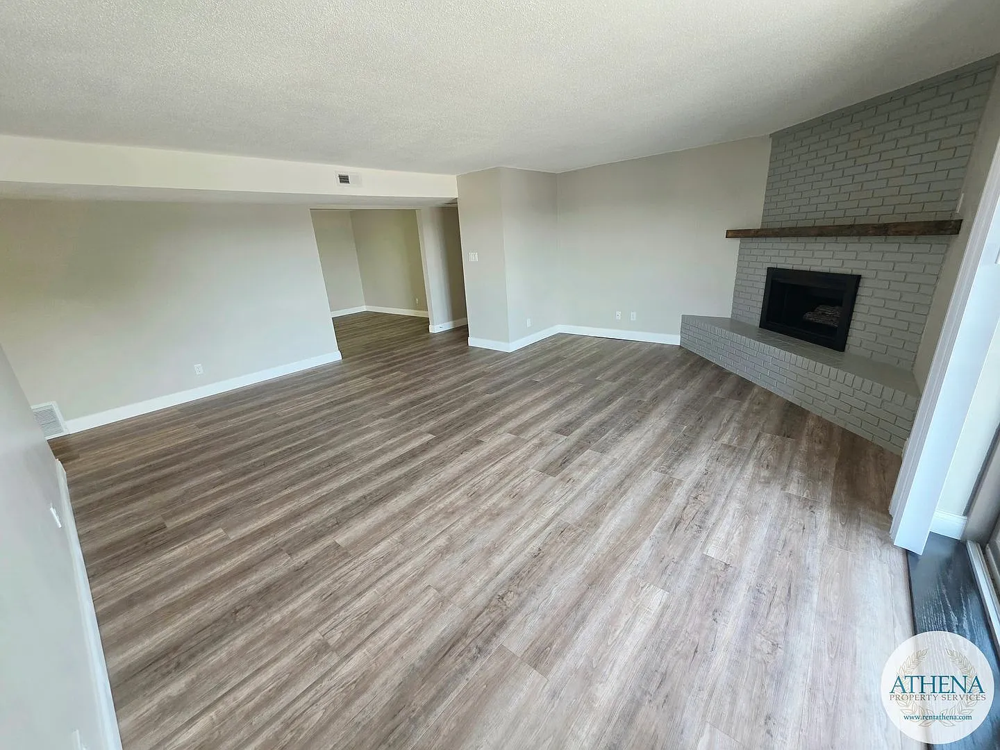 727 Bellevue — Photo 4