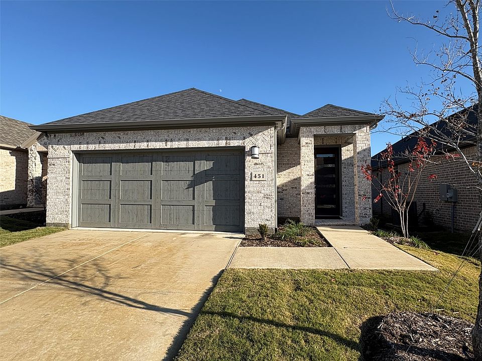 1st image of 451 Cherry Laurel Dr