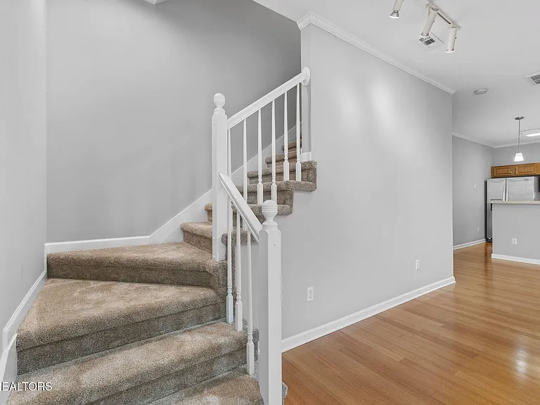 10708 Prince Albert Way — Photo 35
