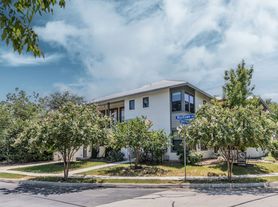 112 Lindell Pl