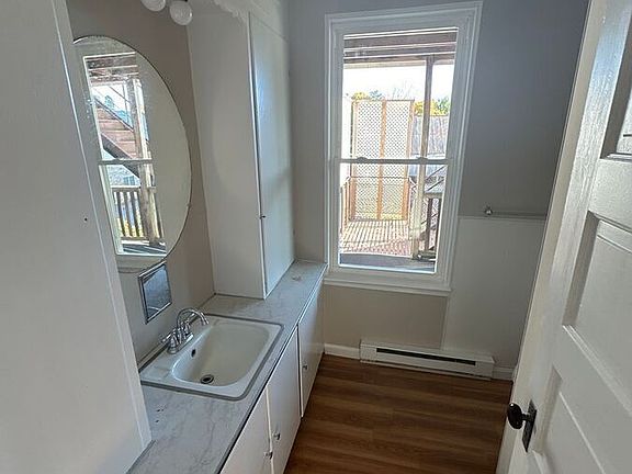 4th image of 115 E State St #B