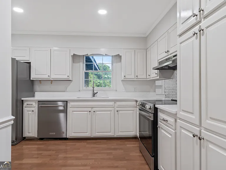223 Brookwood Dr — Photo 15