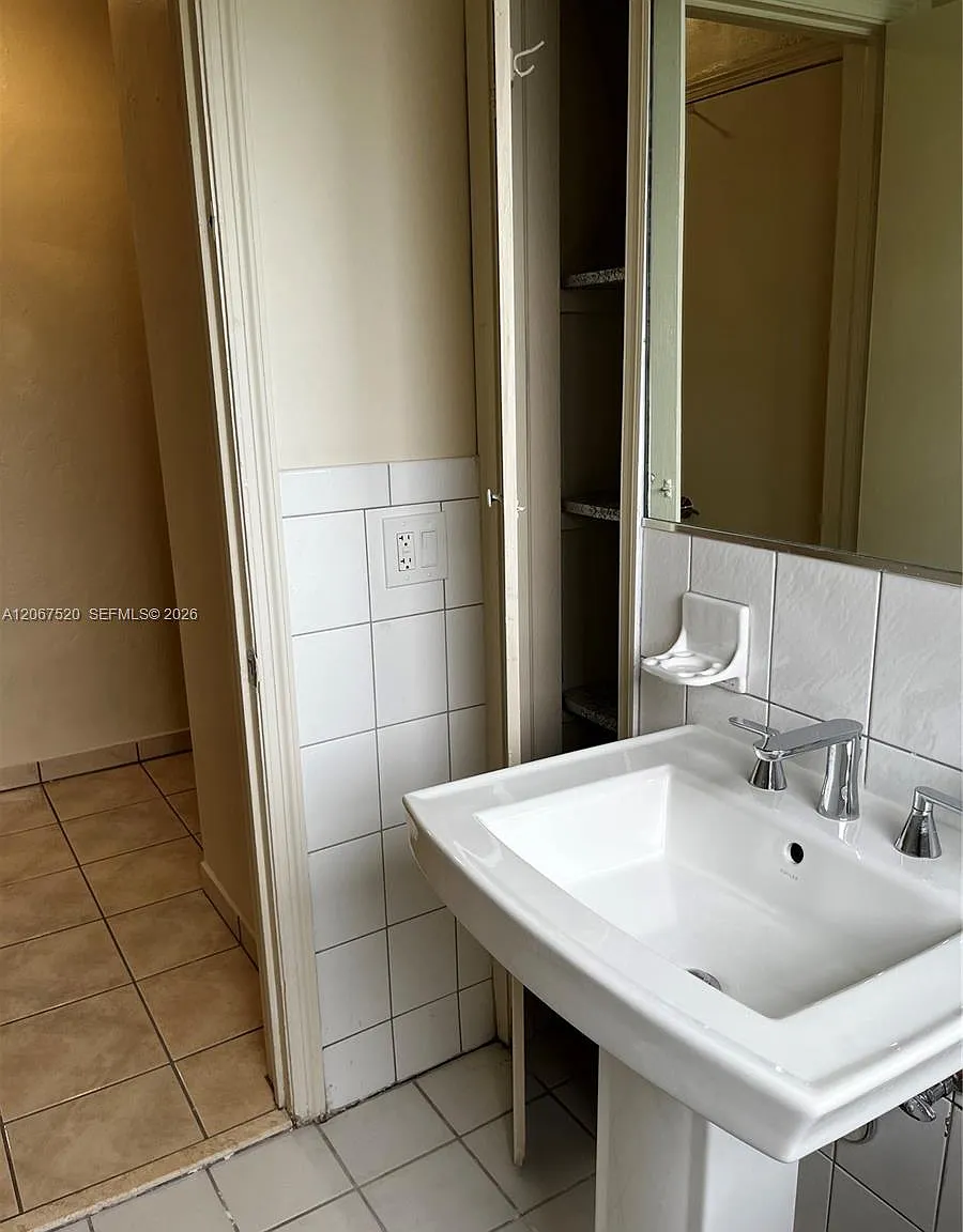 3 bed, 2.0 bath, $4,800 — Photo 3
