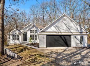 401 Tia Trl SE, Lowell, MI 49331
