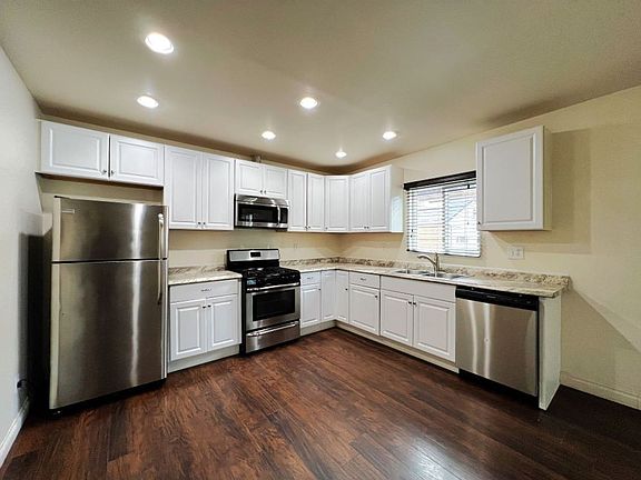 3rd image of 4672 Iowa St