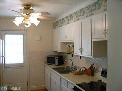 2nd image of 908 Ross Ave