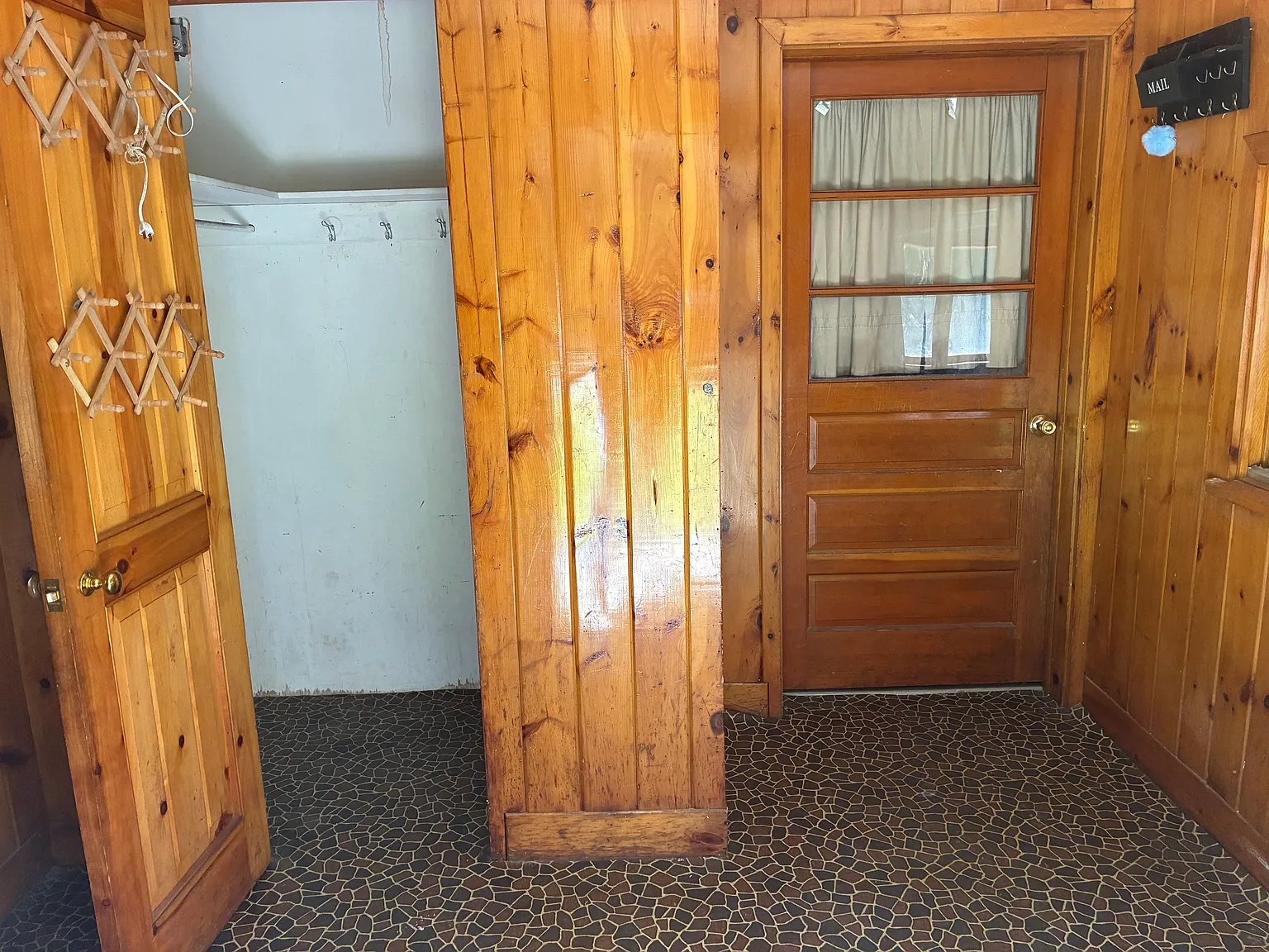 5 bed, $2,500 — Photo 2