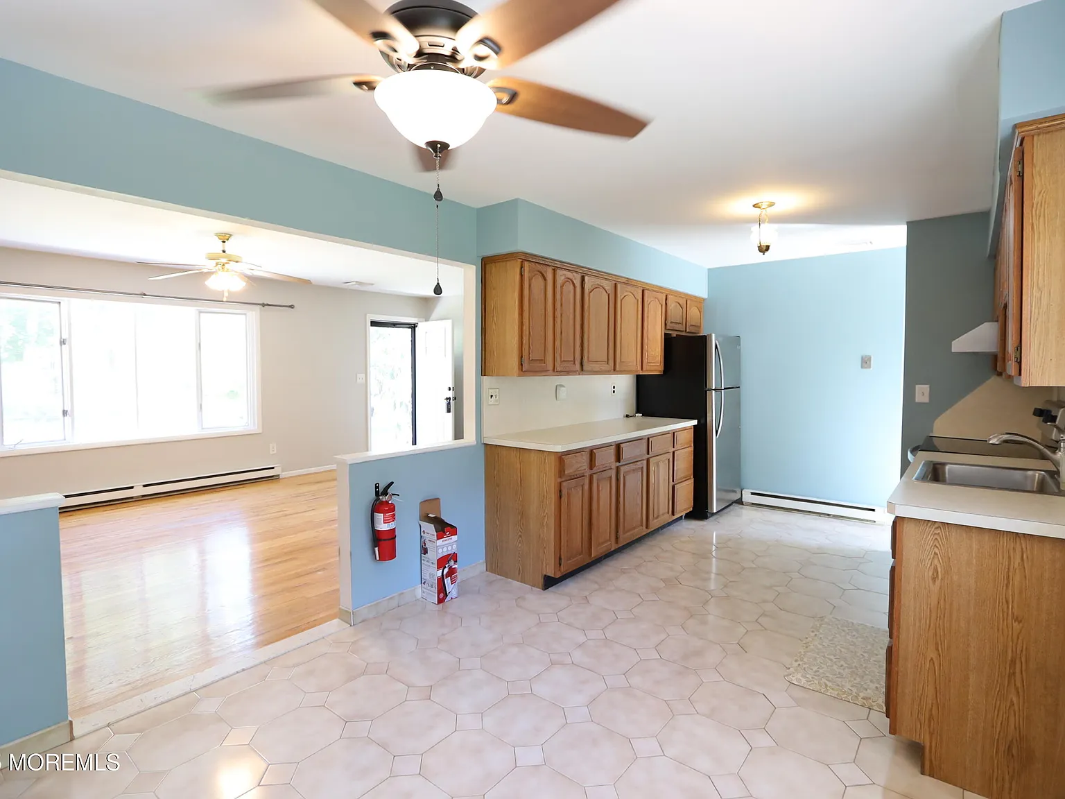 3 bed, 1056 sqft, $3,000 — Photo 4