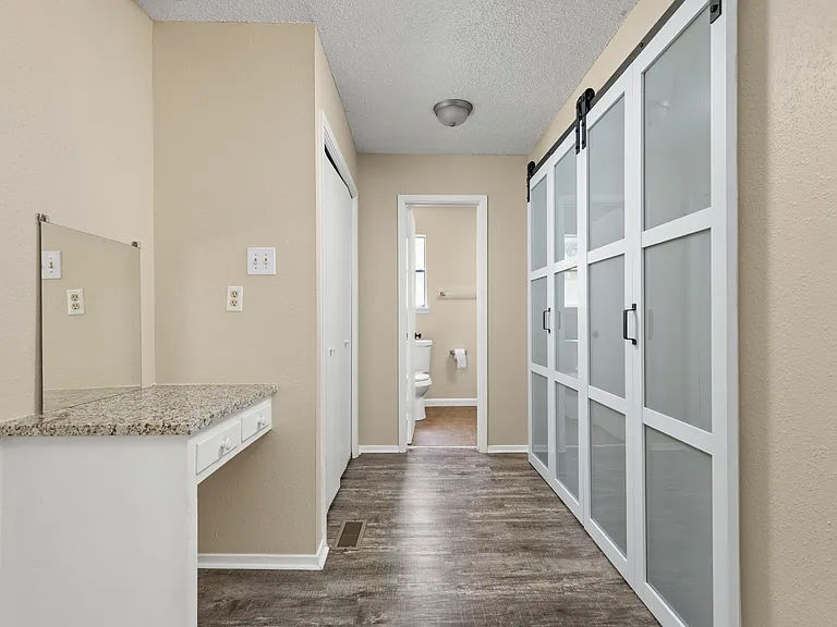 2413 La Casa Dr #B — Photo 12