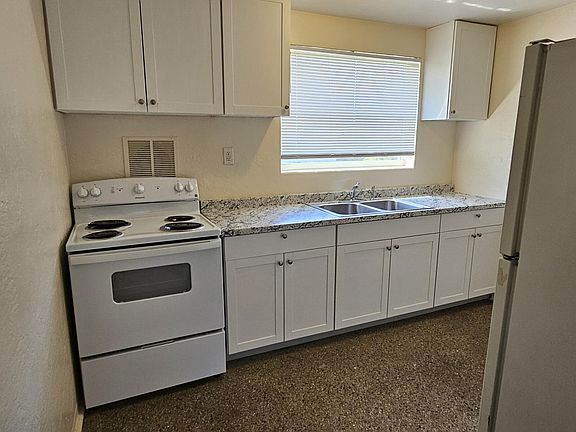 5th image of 904 Derbyshire Rd
