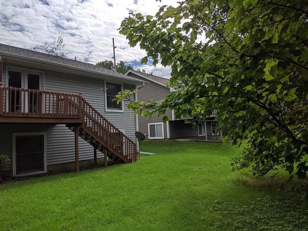 3 bed, 1600 sqft, $1,550 — Photo 2