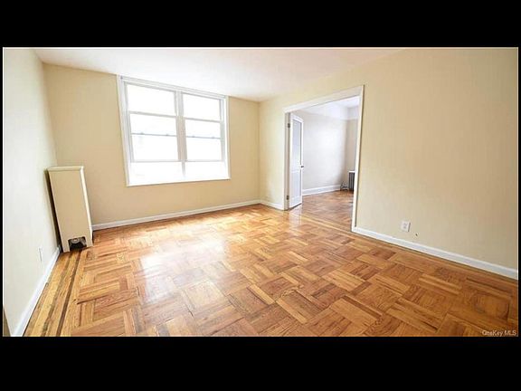 5th image of 2850 Randall Ave