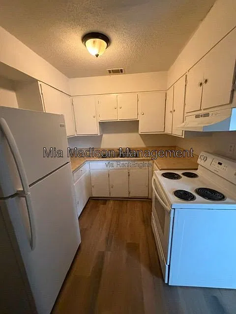 2 bed, 1.0 bath, 576 sqft, $1,100 — Photo 4